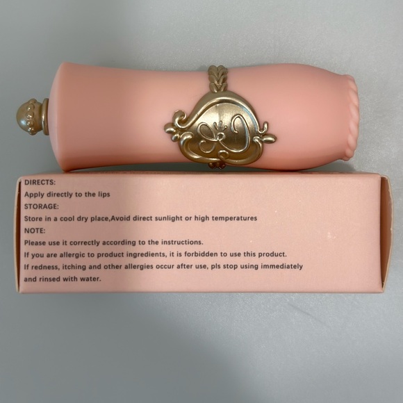 NEW GOLD FOIL FLOWER Color Changing Lipstick - Picture 6 of 7